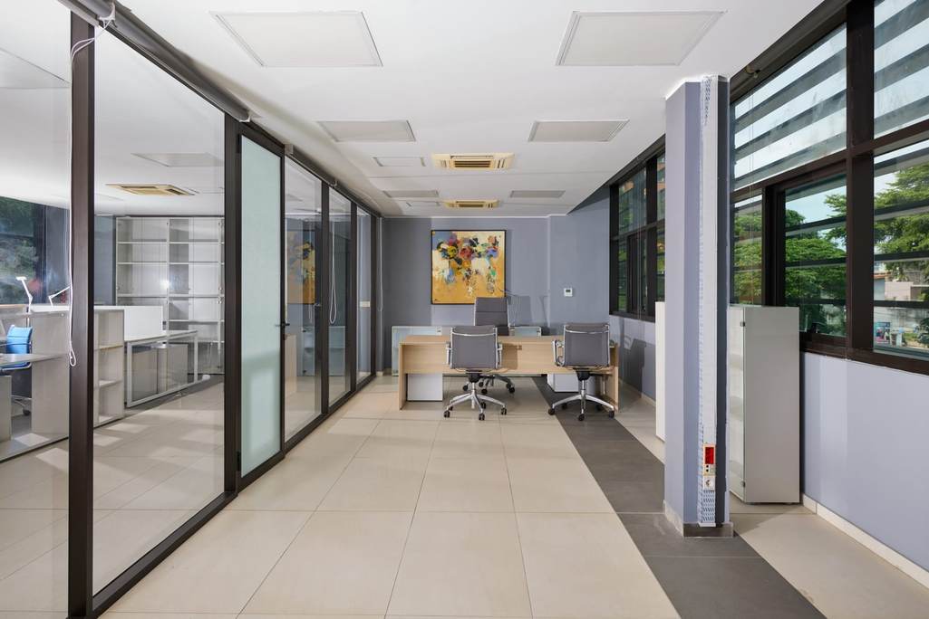 Bureau, Immeuble CARBONE — 217 m², bloc 2, Cocody