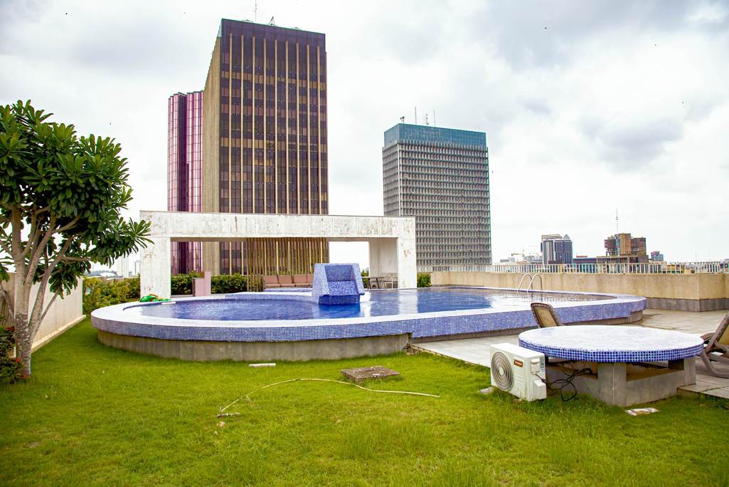 Piscine de la résidence, B82 — Prestige, Plateau Centre