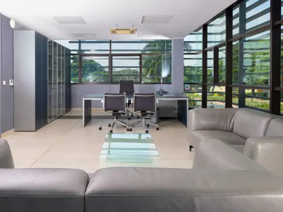 Immeuble CARBONE : Bureaux Meublés 117 m²